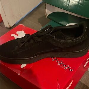 Puma Black Sneakers Sleek Design Casual Comfort